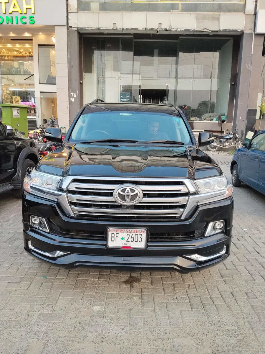 Toyota Land Cruiser V8 ZX rental vehicle in Khanpur, Pakistan